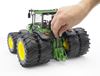 Immagine di Modellino trattore John Deere 7930 in scala 1:16 con ruote gemellate